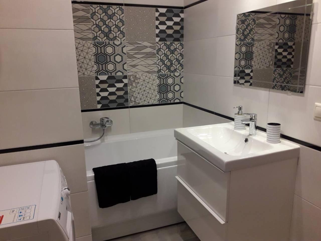 Comfort Apartment On Bogdanivska Street 7B Kiev Exterior foto